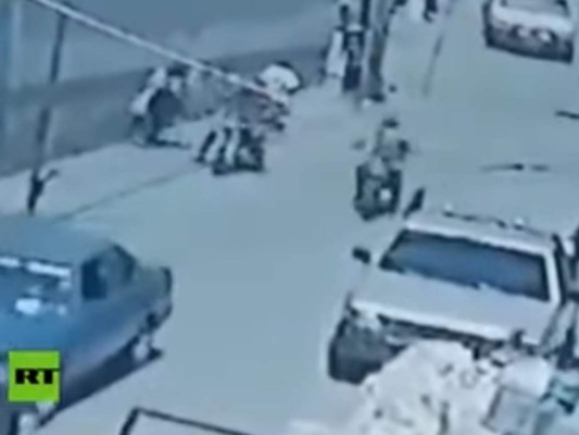VIDEO: Raptan menor de brazos de su madre en plena calle ante indiferencia de la gente&nbsp;&nbsp;