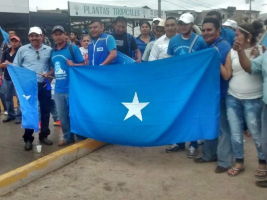 Nacionalistas llegan al Congreso Nacional para pedir regularizar la reelección de JOH