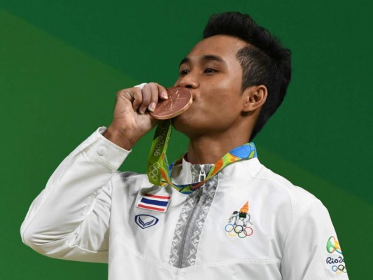 La abuela de medallista olímpico tailandés muere mientras celebraba