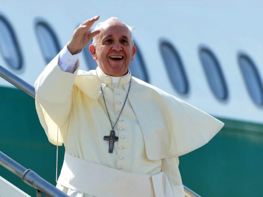 Papa Francisco publica su primera foto en Instagram: de rodillas rezando