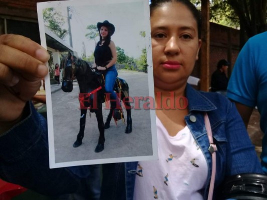 Padres buscan a su hija, una adolescente que escapó de su casa por un regaño de su progenitor