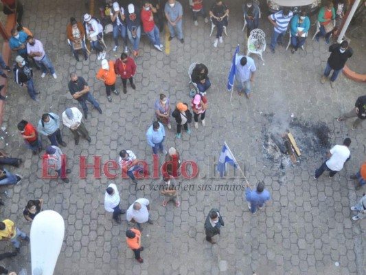 Fotos: Empleados de Hondutel se toman oficina principal para exigir pagos atrasados