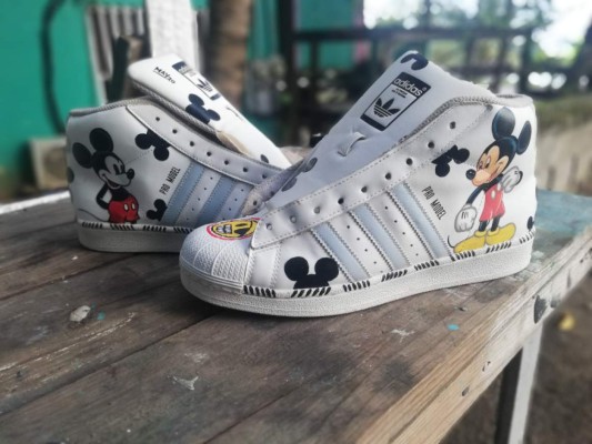 Maynor Córdova, un artista del retrato