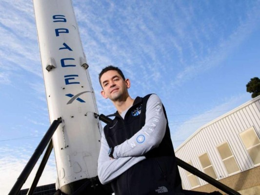 De un millonario a una sobreviviente del cáncer ¿Quiénes viajarán en la misión de SpaceX?
