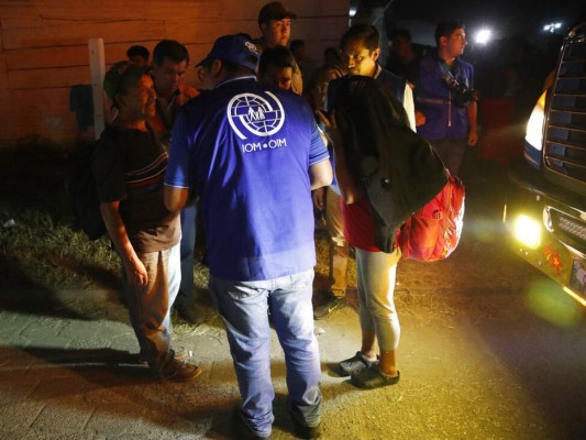 Migrantes entre la espada y la pared ¿Esperar cruzar a México o retornar al país?