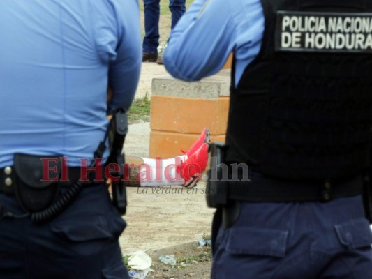 Dolor y lágrimas en el campo donde mataron a hombre cuando jugaba (Fotos) &nbsp;
