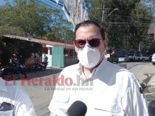 Lisandro Rosales vota en El Hatillo y dice que 'hagamos una fiesta democrática'