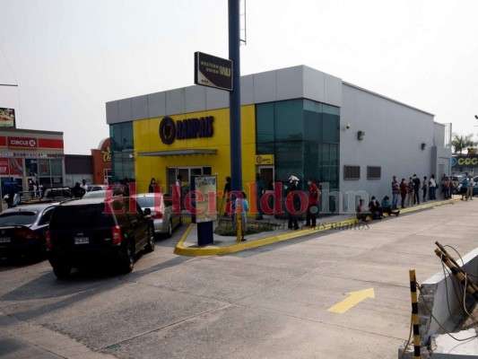 FOTOS: Capitalinos se abastecen durante quinta semana de cuarentena