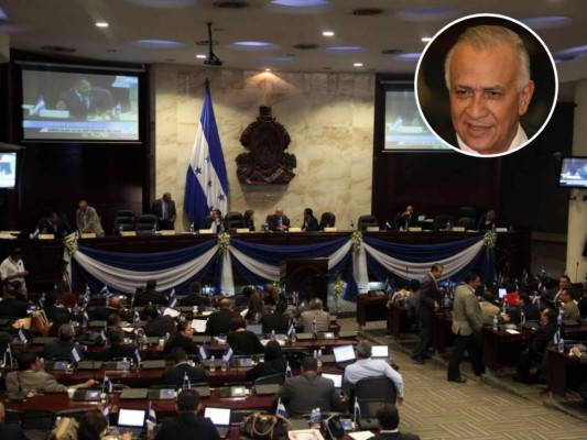Mauricio Oliva confirma la suspensión de los decretos para la reestructuración en Educación y Salud