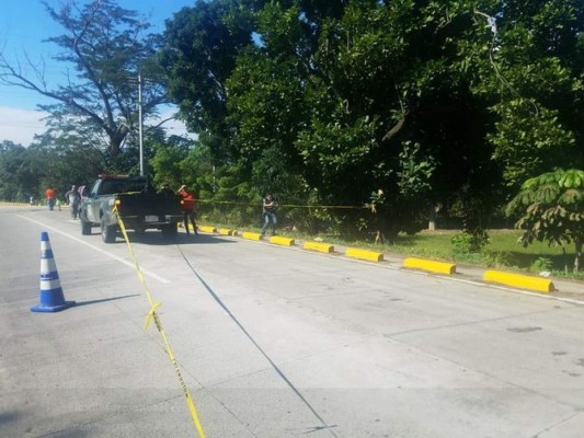 Lanzan dos cadáveres en pleno anillo periférico de San Pedro Sula