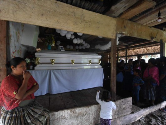 FOTOS: En una humilde casa en Guatemala velan restos de la niña migrante de siete años que murió en Estados Unidos