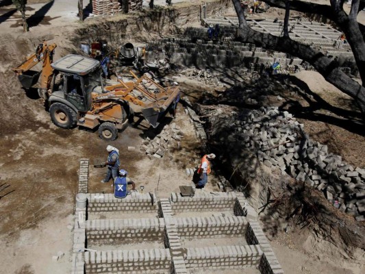 Así son las 700 fosas creadas en Guadalajara para víctimas de Covid-19