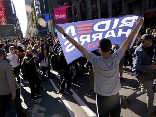 Entre celebración y reclamos, se caldean los ánimos por resultados de elecciones en EE UU (FOTOS)