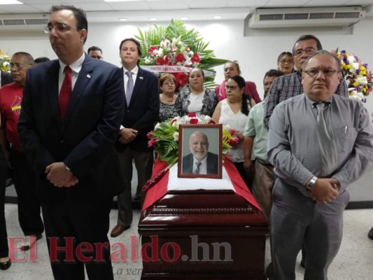 FOTOS: Tristeza y consternación en velorio del exalcalde capitalino Roberto 'El Pelón' Acosta