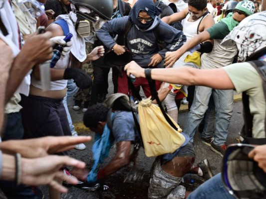 Mueren dos jóvenes en protestas en Venezuela y suben a 72 los fallecidos