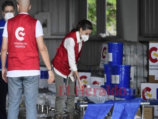 Reina Letizia visita zonas golpeadas por Eta y Iota con ayuda para afectados (FOTOS)