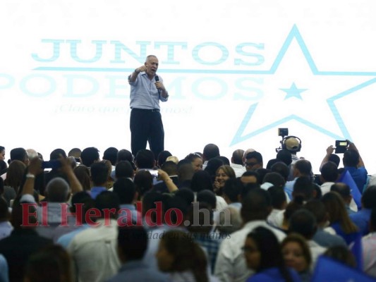Mauricio Oliva encabeza 'conversatorio azul' en Tegucigalpa