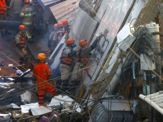 Derrumbe de edificio en Río de Janeiro deja dos muertos