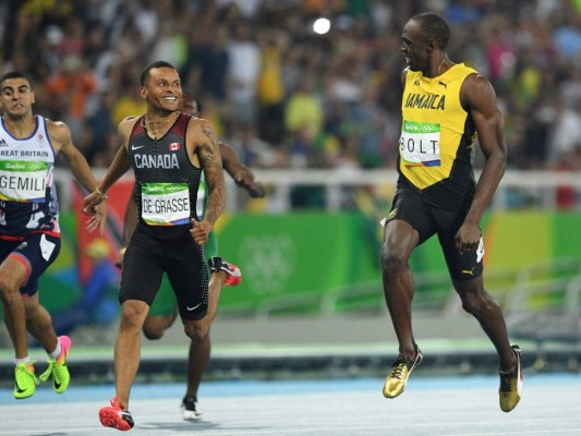 Bolt se clasifica a final 200m a carcajadas tras encontrarse a canadiense De Grasse en cierre de la carrera