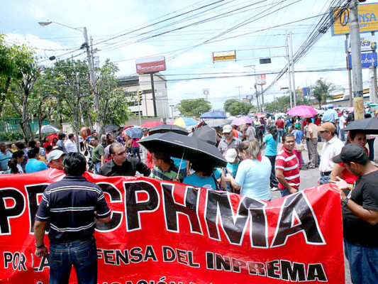 Maestros cumplen paro en perjuicio de miles de niños y jóvenes del sistema educativo público