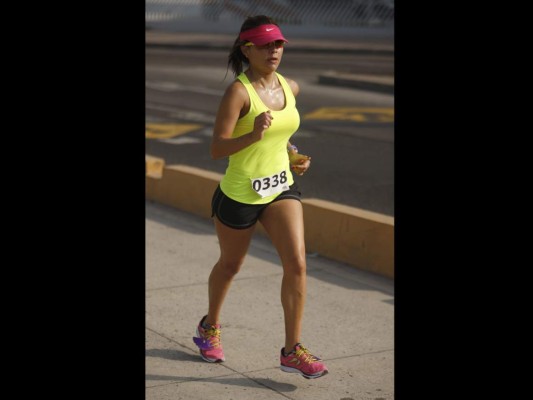 Maratón: Agentes de Tránsito corren 'a exceso de velocidad'