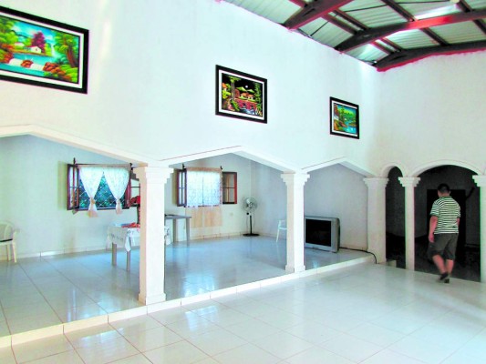 Migrantes mueven economía de pueblos