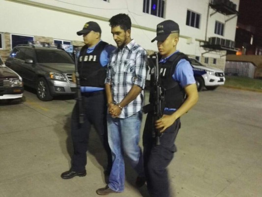 Cae expolicía acusado de ocasionar daños a un hotel durante marchas violentas en la capital