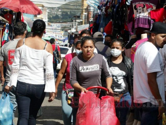 FOTOS: Calles abarrotadas en la capital, mientras casos de covid se disparan