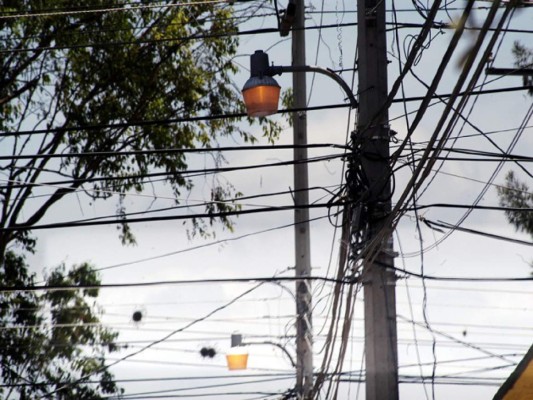 Honduras: La ENEE aumentó casi 90% el costo del alumbrado público
