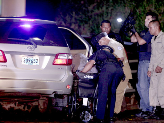 Exdictador Noriega ingresa a prisión en silla de ruedas