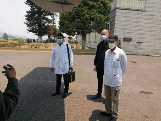 EN FOTOS: La llegada de médicos cubanos que combatirán Covid-19 en Honduras