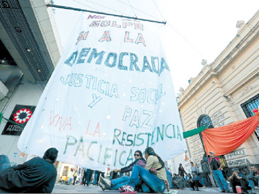 Insulza a Paraguay a petición de Honduras
