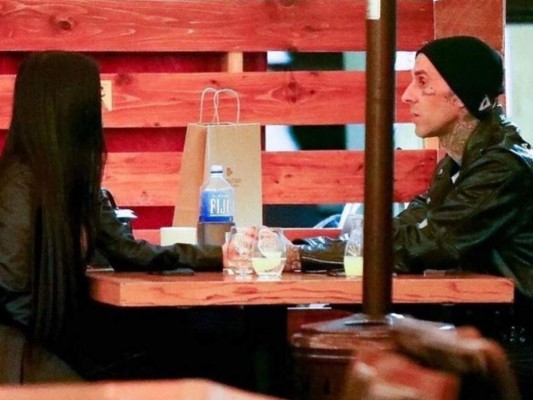 Kourtney Kardashian confirma noviazgo con baterista de Blink-182, Travis Barker