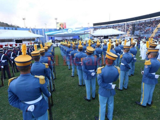 Ambiente de fiesta en el interior del Nacional previo a la toma de posesión de Juan Orlando Hernández