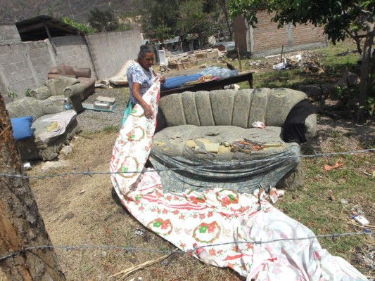 Casas sin techo y árboles caídos dejan las lluvias