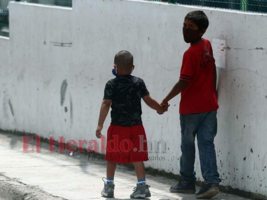 Proponen vacunar a niños contra covid-19 para que no lo propaguen