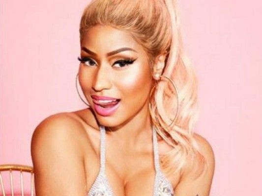 Nicky Minaj opaca a Kim Kardashian con cadente portada en la revista Paper