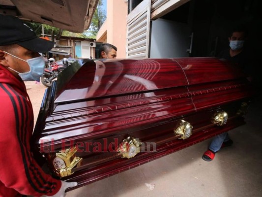 Entre dolor y resignación, familiares retiran cadáver de prestamista asesinado en Danlí