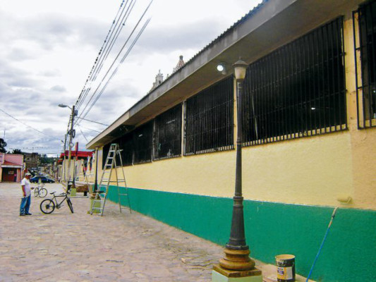 Remodelan antigua escuela en La Paz