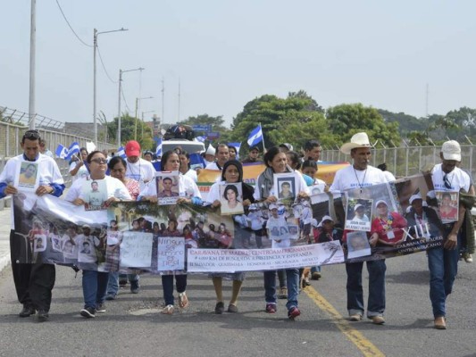 Con el grito de esperanza y un nudo en la garganta madres buscan a inmigrantes hondureños desaparecidos