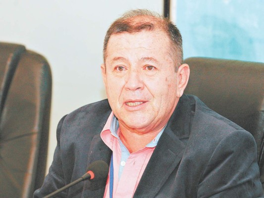 Coronel retirado de la FAH: Es normal cambiar el plan de vuelo ante la adversidad