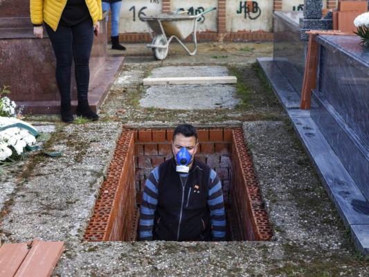 ¿A quién y cómo atender?, dilema de médicos en España