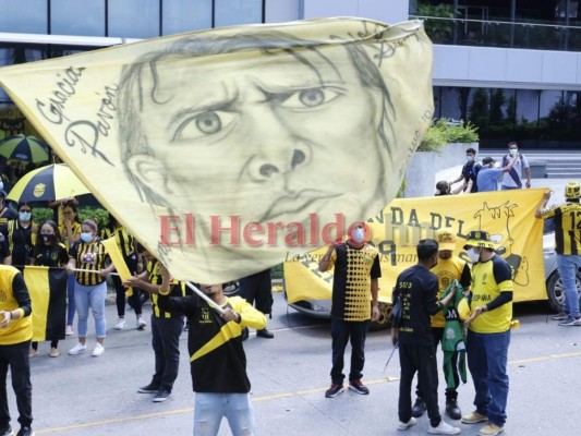 Aficionados del Real España le ponen color al clásico sampedrano (FOTOS)