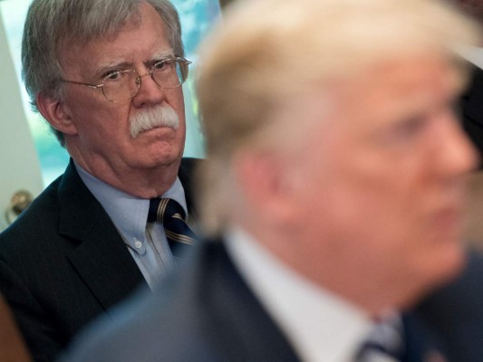 Bolton afirma que Trump pidió a China ayuda para su reelección
