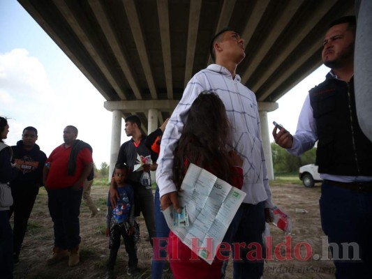 Hondureños migrantes: En los brazos cargan a sus hijos...y en el alma, dolor y resignación; imágenes que conmueven