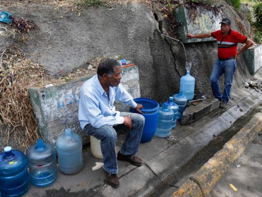 FOTOS: Sin luz ni agua, así vivieron seis días los venezolanos en medio de la crisis