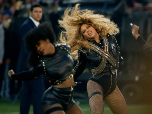 Coldplay se acompañó de Beyoncé y Bruno Mars en show de medio tiempo del SB 50