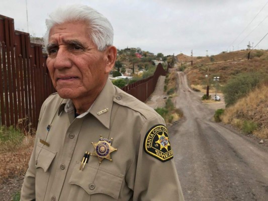 Sheriff en Arizona pide mejores políticas migratorias en Estados Unidos