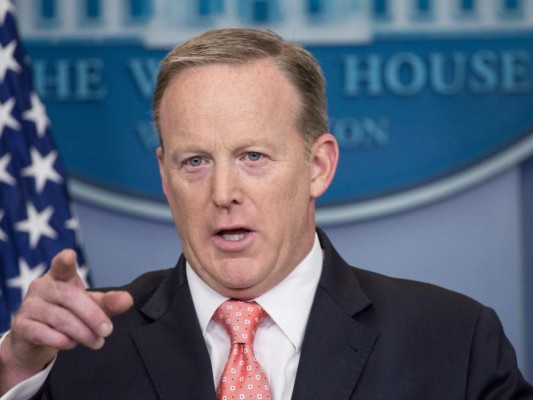 Renuncia el portavoz de la Casa Blanca Sean Spicer