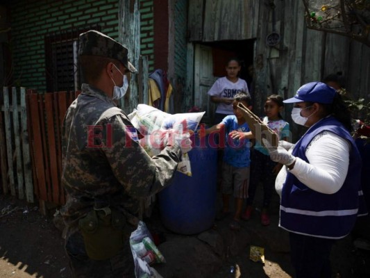 FOTOS: Así fue la entrega de alimentos en colonia Mary Flakes de la capital